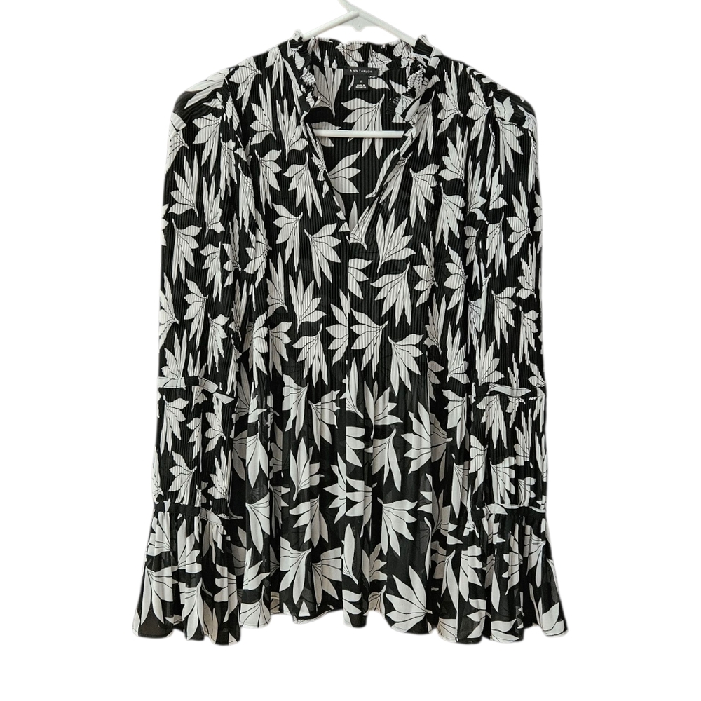 Ann Taylor Long Sleeve Blouse Pleated Floral Split Neck Women Small Black White